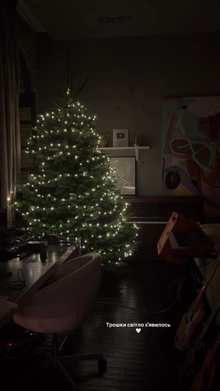 Як Дорофєєва, Усики та інші українські зірки вбрали свої ялинки